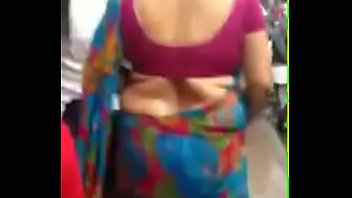 Hot Nepali aunty's big back exposed in saree